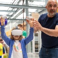 Kinderen leren en vermaken zich tijdens de High Tech Ontdekkingsroute 2024