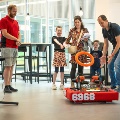 Kinderen leren en vermaken zich tijdens de High Tech Ontdekkingsroute 2024